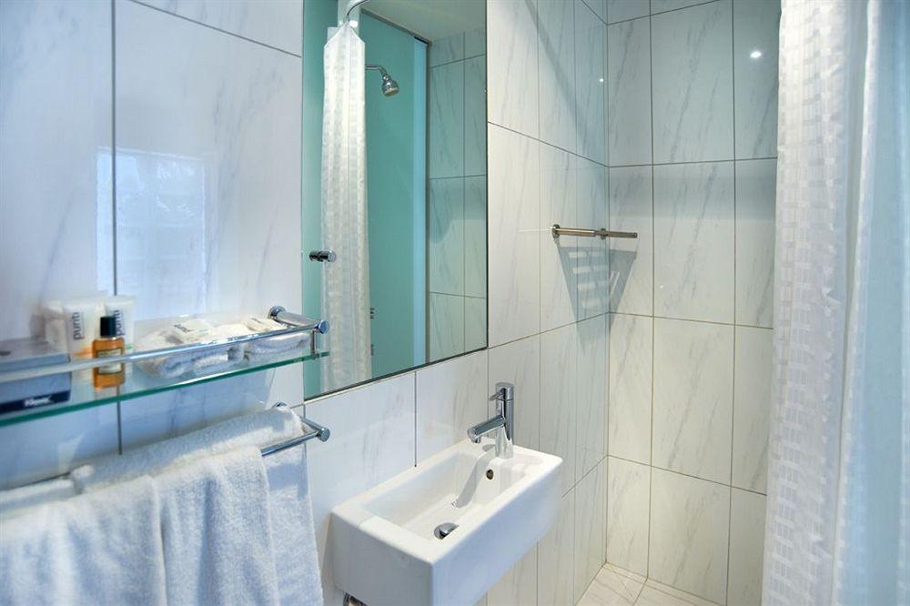 Quest East Melbourne Aparthotel Bagian luar foto