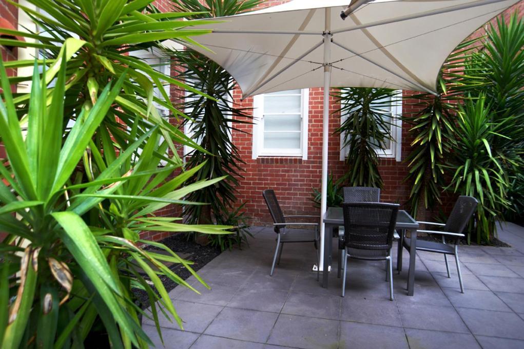 Quest East Melbourne Aparthotel Bagian luar foto