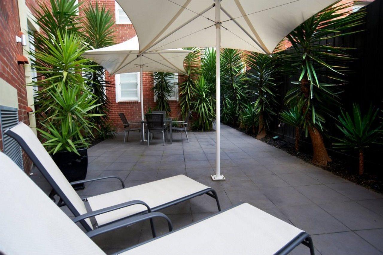 Quest East Melbourne Aparthotel Bagian luar foto