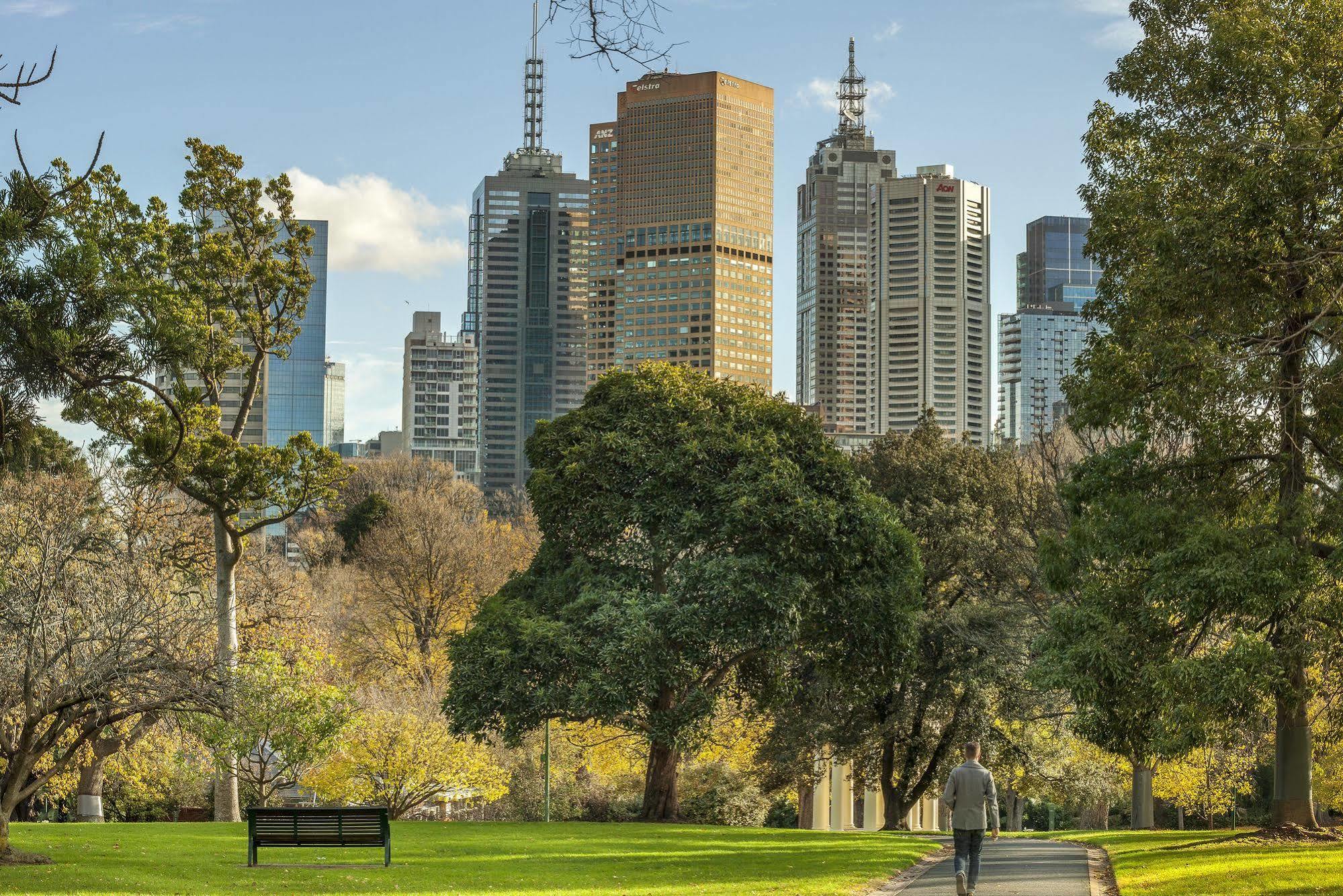 Quest East Melbourne Aparthotel Bagian luar foto